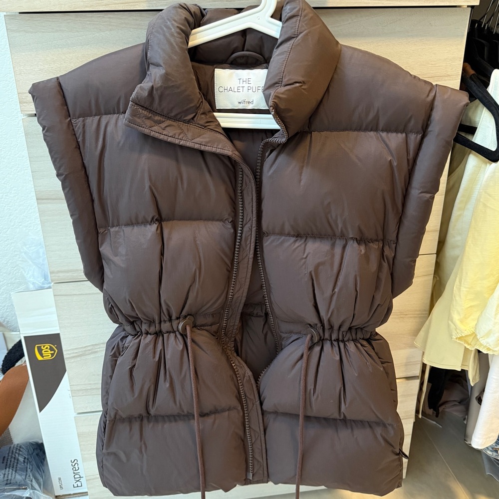 Aritzia Wilfred The Chalet Puffer Vest